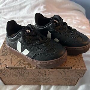 New Veja Kids Black Sneakers size 23